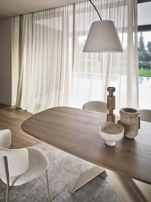 Axiom dining table - myhome